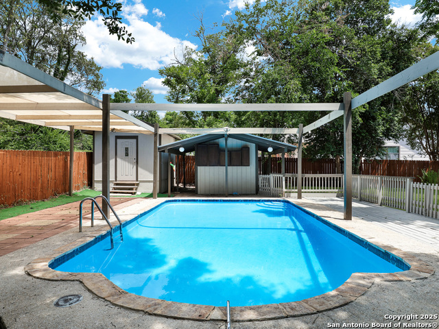 Image 35 of 38 For 2735 Marlborough Dr N