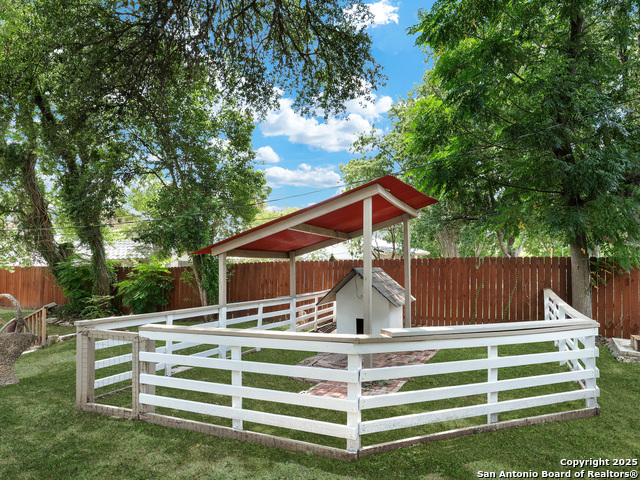 Image 37 of 38 For 2735 Marlborough Dr N