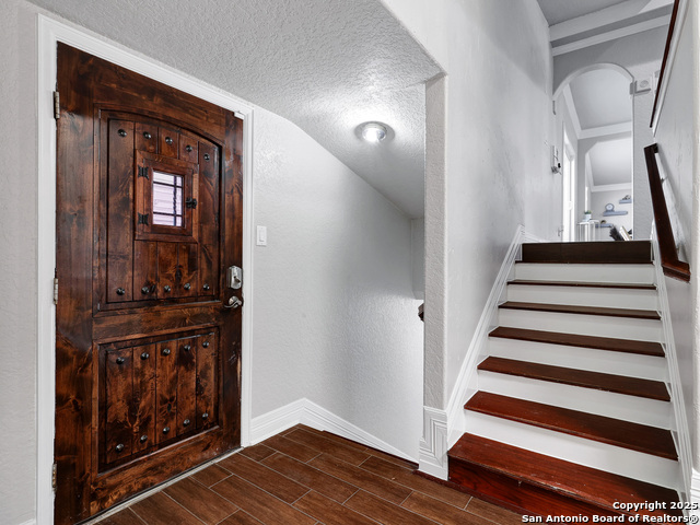 Image 4 of 38 For 2735 Marlborough Dr N