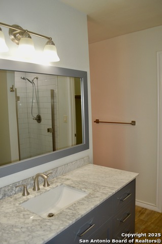 Listing photo id 3 for 16639 Calico Creek Dr