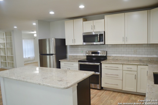 Listing photo id 6 for 16639 Calico Creek Dr