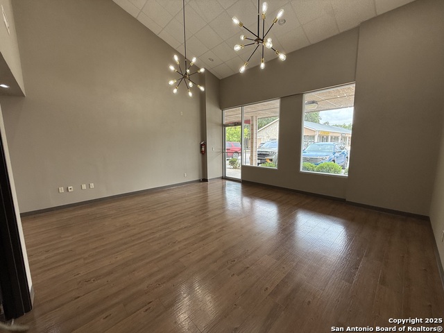 Listing photo id 0 for 128 Moss S 100