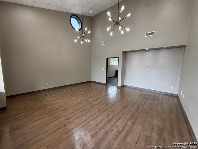 Listing photo id 1 for 128 Moss S 100