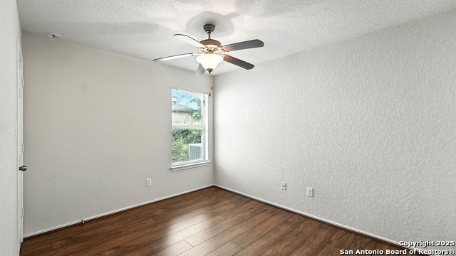 Listing photo id 17 for 3044 Turquoise