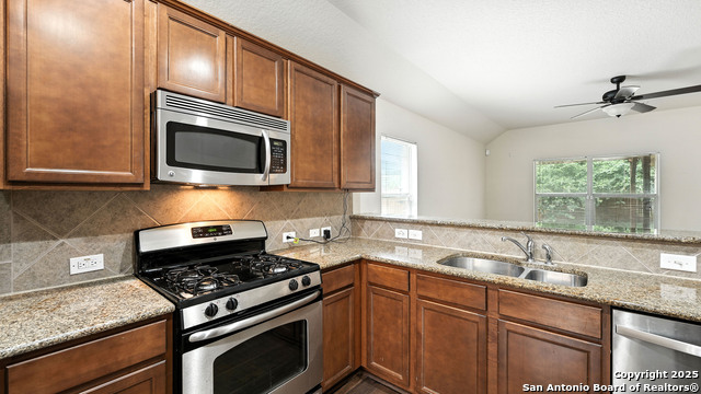Listing photo id 1 for 3044 Turquoise