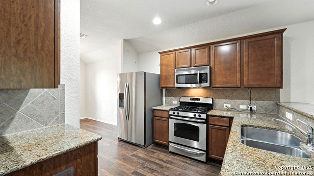 Listing photo id 5 for 3044 Turquoise