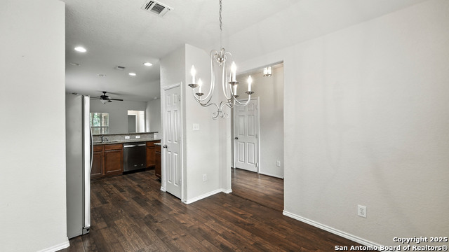 Listing photo id 7 for 3044 Turquoise