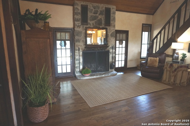 Image 8 of 61 For 5150 Laurie Michelle