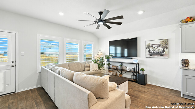 Image 15 of 45 For 1741 James St