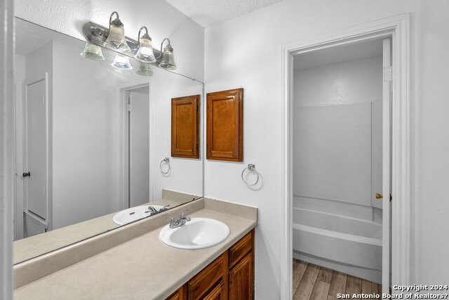 Listing photo id 9 for 7018 Elmbank