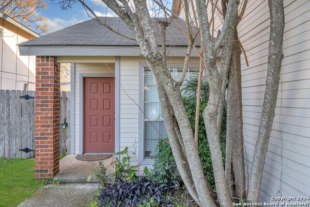 Listing photo id 1 for 7018 Elmbank