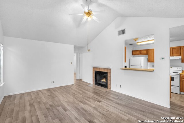 Listing photo id 2 for 7018 Elmbank