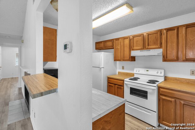 Listing photo id 6 for 7018 Elmbank