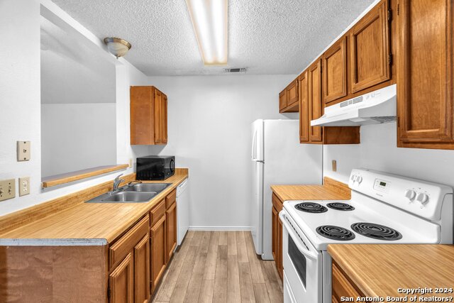 Listing photo id 7 for 7018 Elmbank