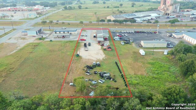 Listing photo id 0 for 1505 E Sarah Dewitt Dr