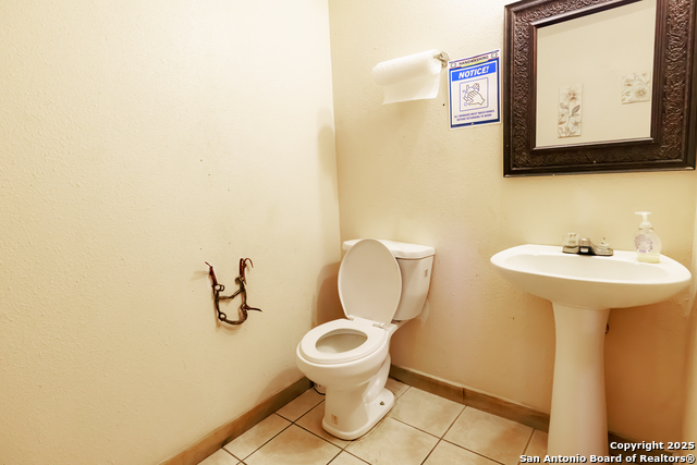 Listing photo id 7 for 1505 E Sarah Dewitt Dr