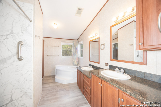 Listing photo id 6 for 590 County Road 4614