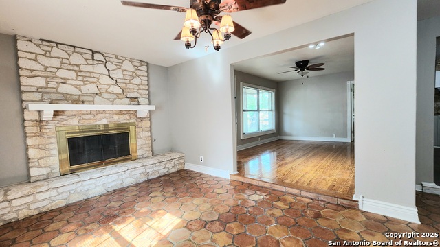 Image 3 of 21 For 618 Storeywood