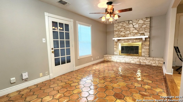Image 4 of 21 For 618 Storeywood