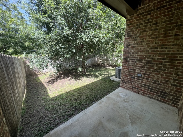 Listing photo id 21 for 602 Creekside