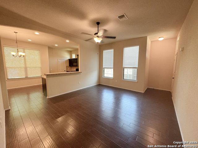 Listing photo id 1 for 602 Creekside