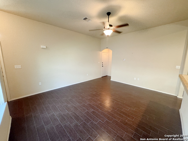 Listing photo id 2 for 602 Creekside