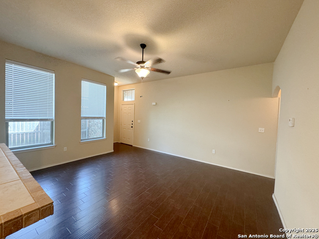 Listing photo id 3 for 602 Creekside