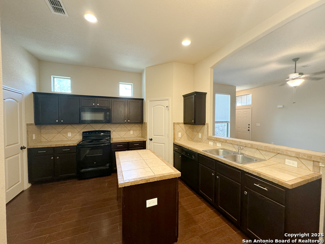Listing photo id 4 for 602 Creekside