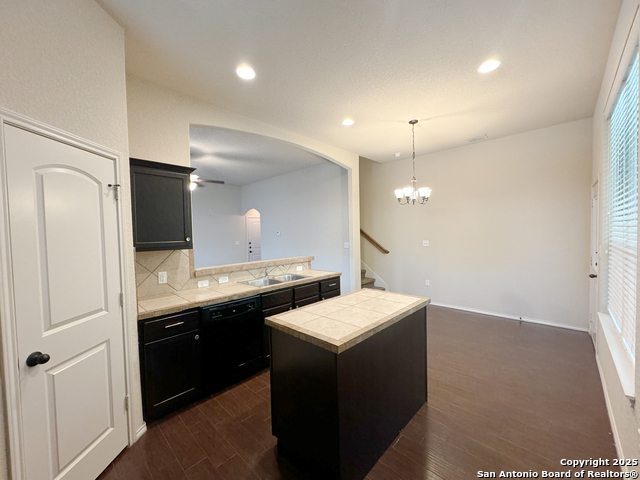 Listing photo id 5 for 602 Creekside