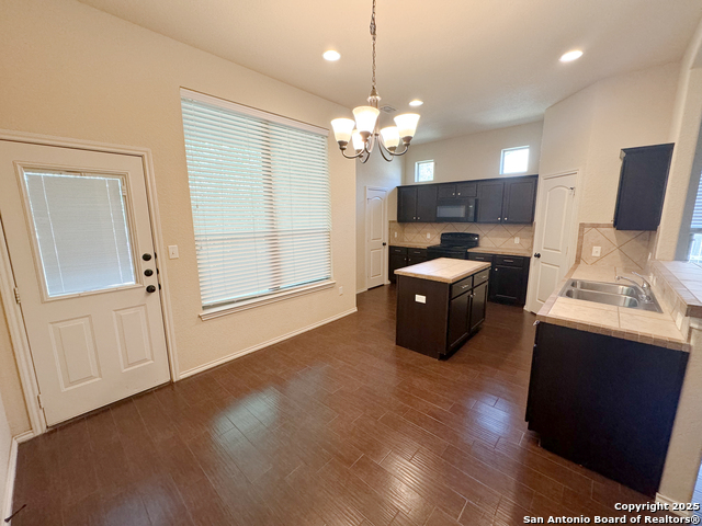 Listing photo id 6 for 602 Creekside