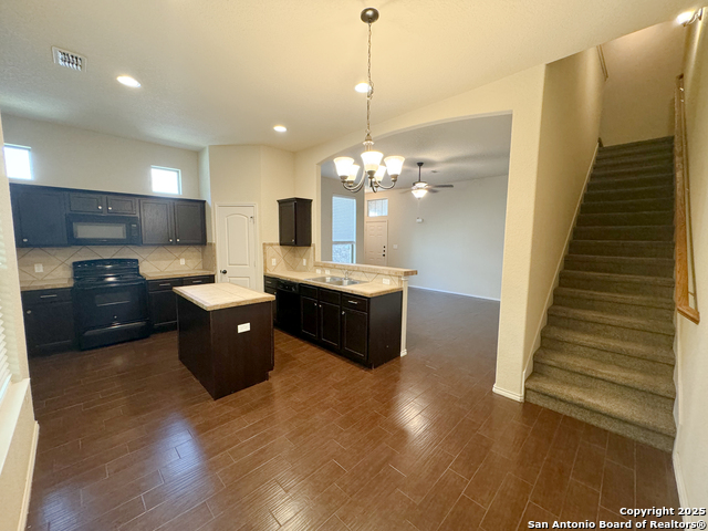 Listing photo id 7 for 602 Creekside