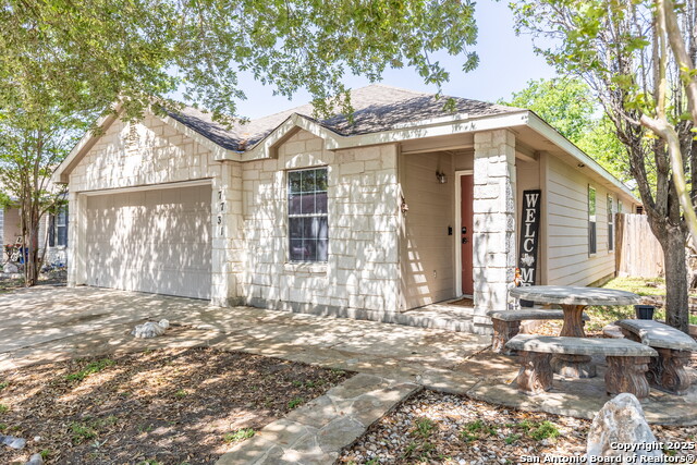 Listing photo id 1 for 7731 Saddle