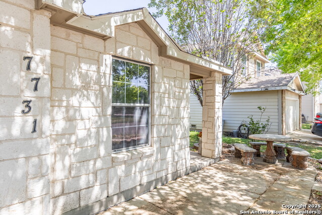 Listing photo id 2 for 7731 Saddle