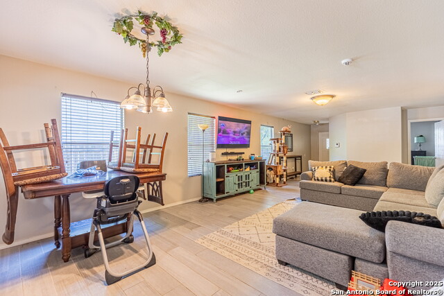Listing photo id 5 for 7731 Saddle