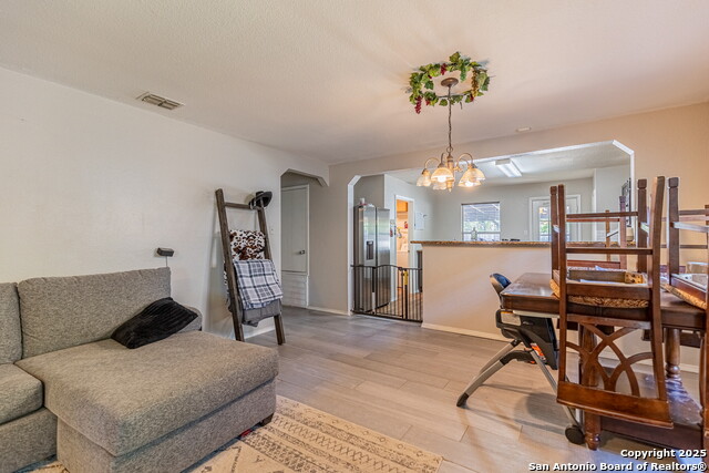 Listing photo id 6 for 7731 Saddle