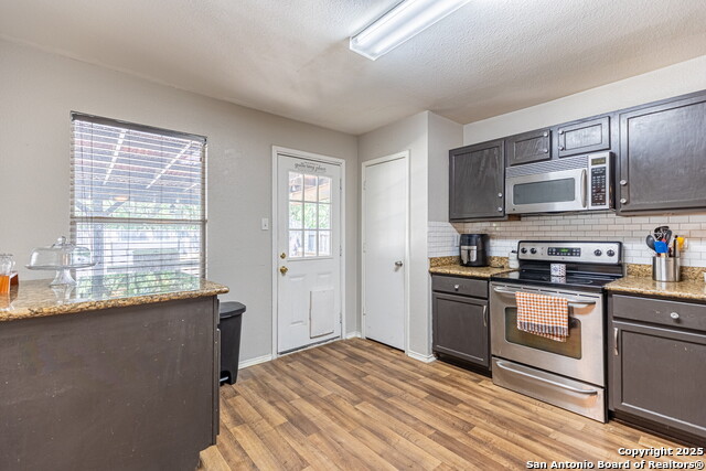 Listing photo id 7 for 7731 Saddle