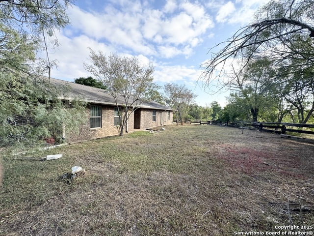 Listing photo id 0 for 10207 Roddy Rd