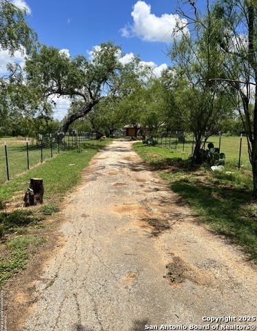 Listing photo id 3 for 10207 Roddy Rd