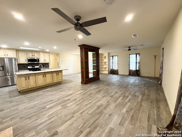 Listing photo id 7 for 10207 Roddy Rd