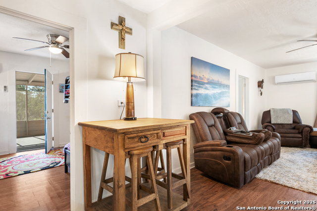 Listing photo id 13 for 13812 Pr 37