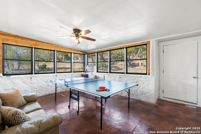 Listing photo id 21 for 13812 Pr 37