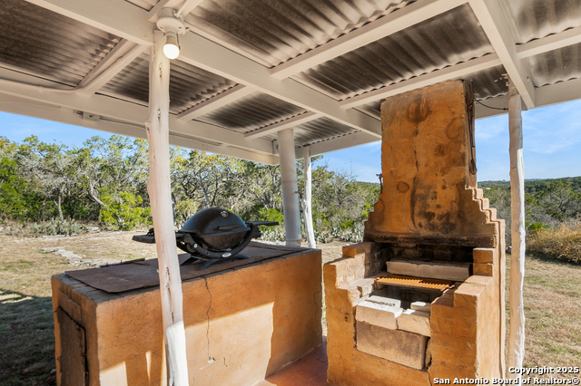 Listing photo id 26 for 13812 Pr 37
