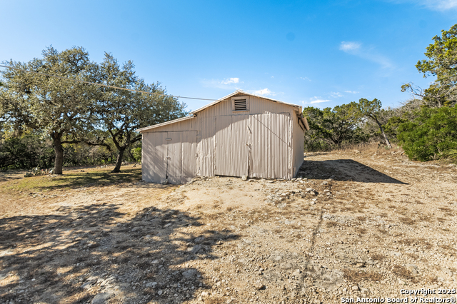 Listing photo id 30 for 13812 Pr 37