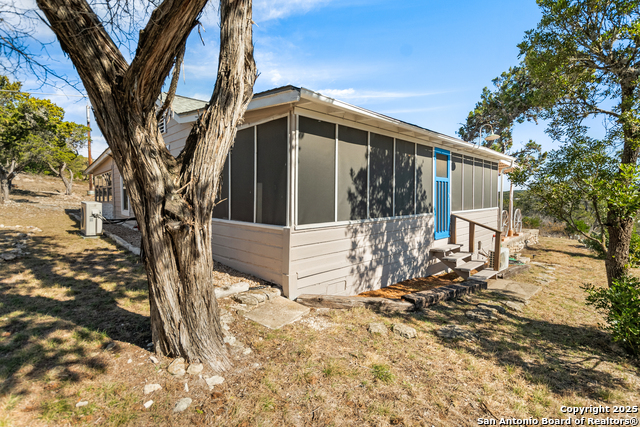 Listing photo id 31 for 13812 Pr 37