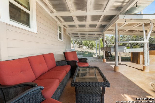 Listing photo id 3 for 13812 Pr 37