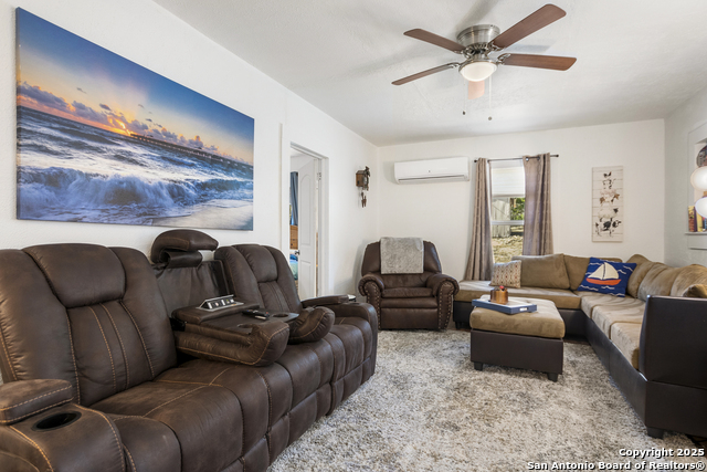 Listing photo id 4 for 13812 Pr 37