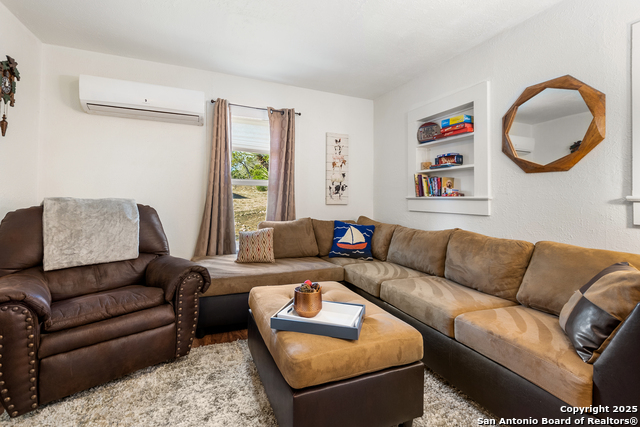 Listing photo id 5 for 13812 Pr 37