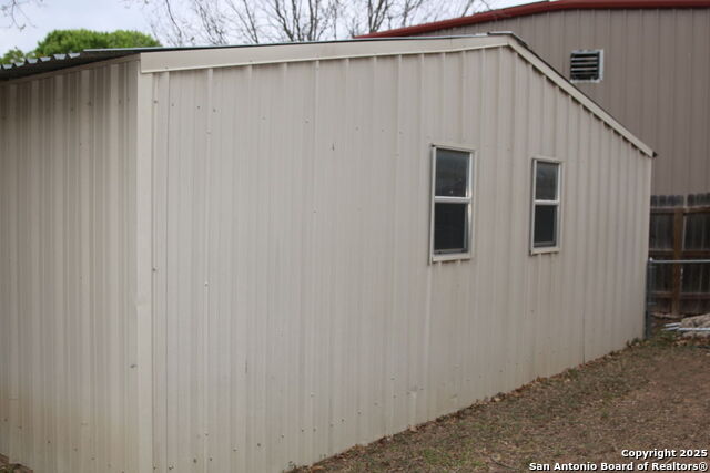 Listing photo id 8 for 510 Fm 471 North