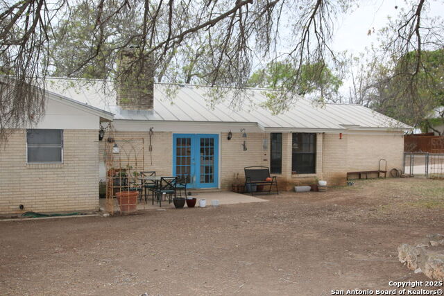 Listing photo id 13 for 510 Fm 471 North