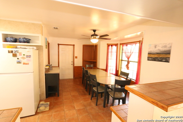 Listing photo id 16 for 510 Fm 471 North